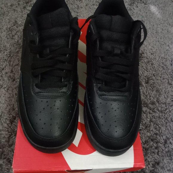 Black Air Force 1  size 8 - Picture 6 of 7